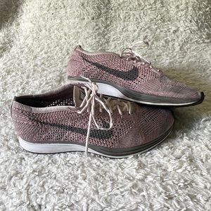 flyknit racer “strawberry”